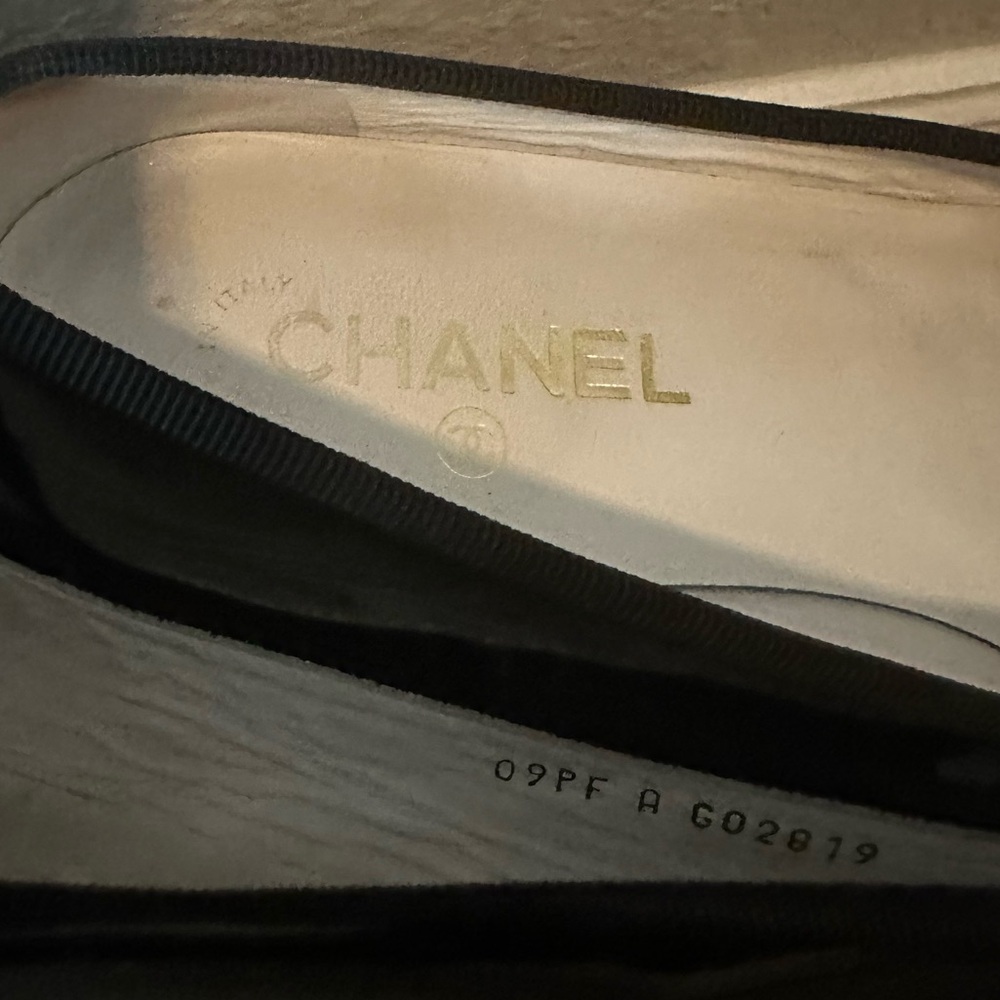 Chanel Vintage Black and White Patent Ballet Flats Size 39.5 / 8.5 - Picture 13 of 14